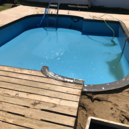 Accessoires indispensables pour l'entretien de votre piscine : produits et outils Lunel